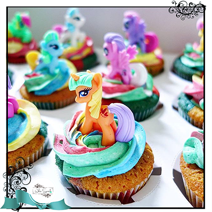 Little Horsie Rainbow Cupcakes White Spatula