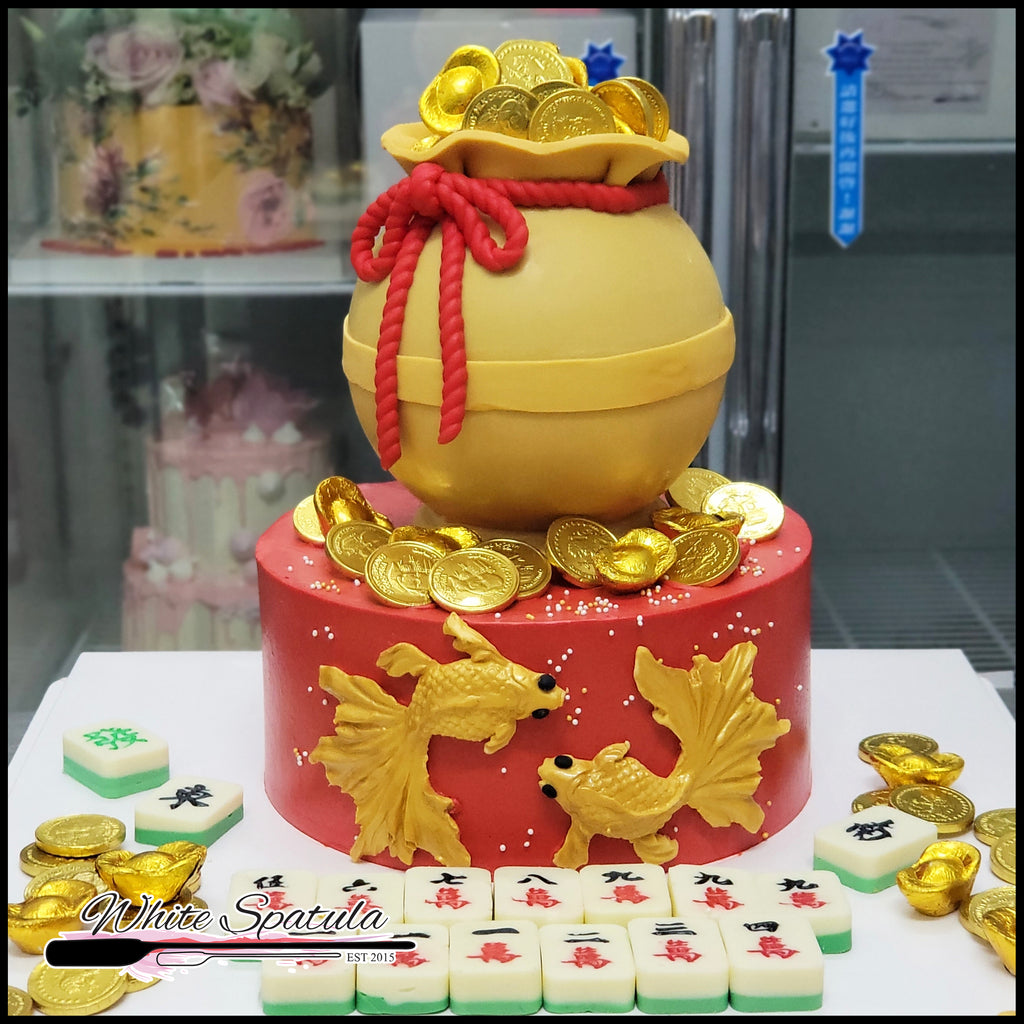 Golden Mahjong Pinata Surprise Cake